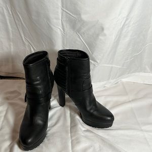 BLACK HEELED BOOTS